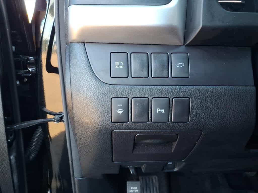 used 2018 Toyota Highlander Hybrid car, priced at $23,998