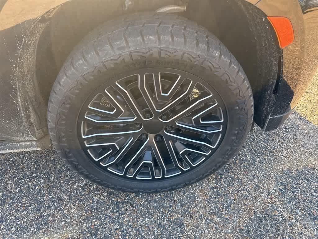 used 2022 GMC Yukon car, priced at $51,539