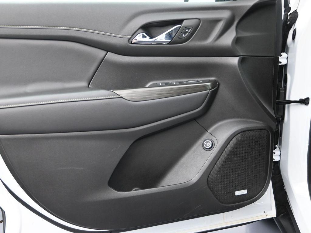 used 2023 GMC Acadia car, priced at $25,999