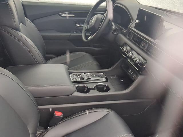 used 2025 Honda Pilot car, priced at $42,400