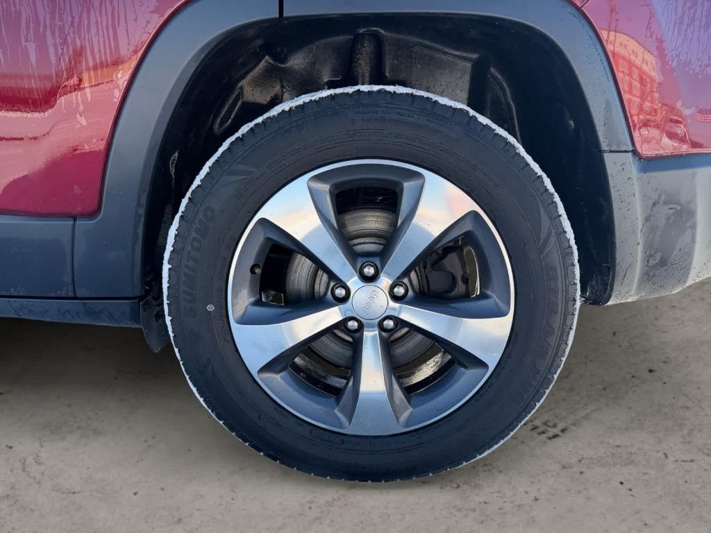 used 2019 Jeep Cherokee car, priced at $15,999