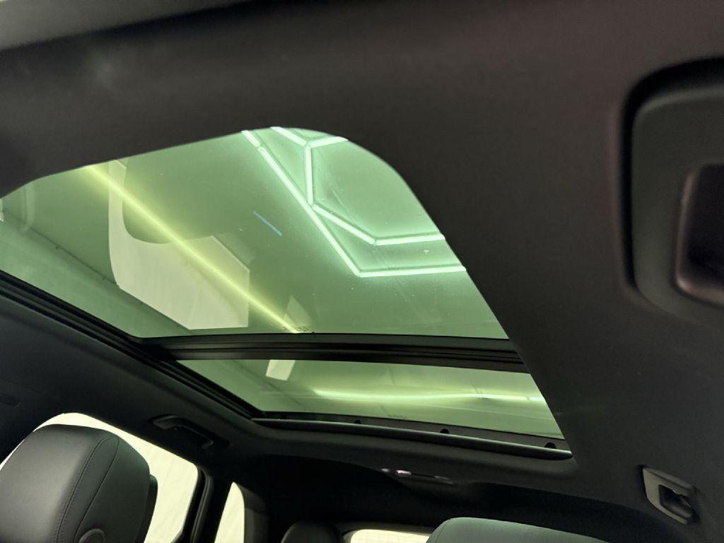 Audi Q3 view 11