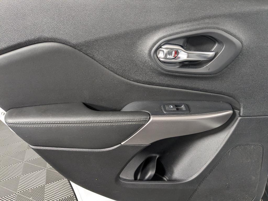 used 2021 Jeep Cherokee car, priced at $19,613