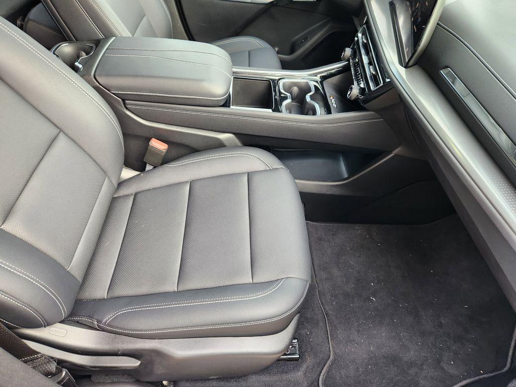 used 2026 Chevrolet Traverse car, priced at $39,500