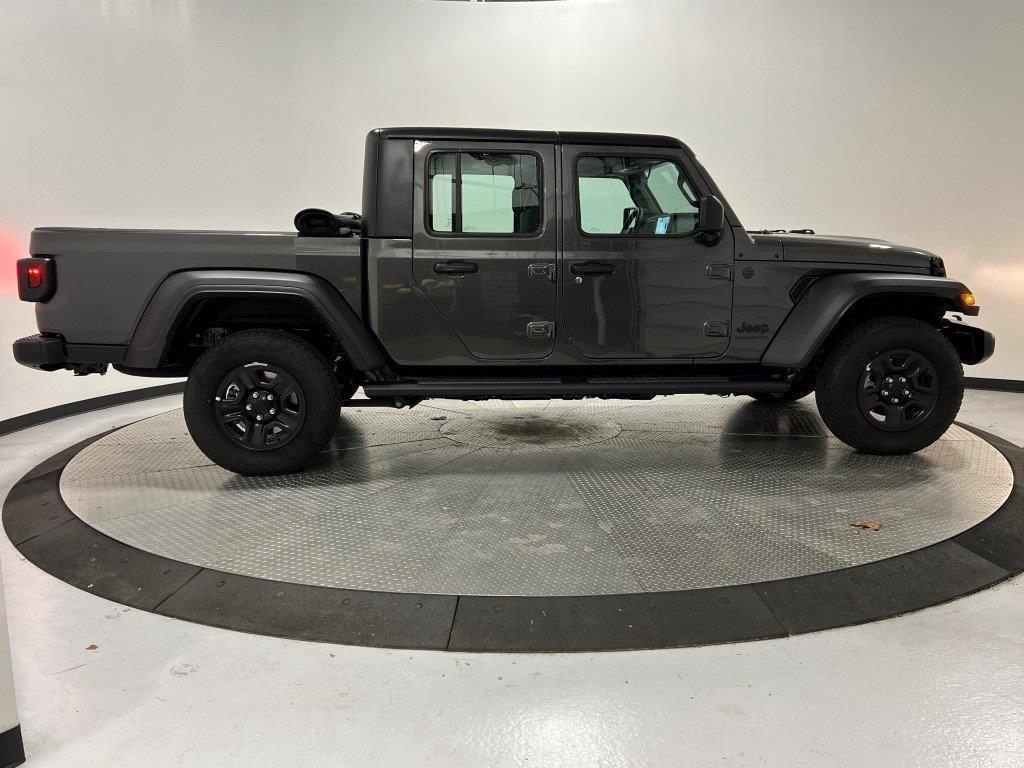 new 2025 Jeep Gladiator car, priced at $39,007