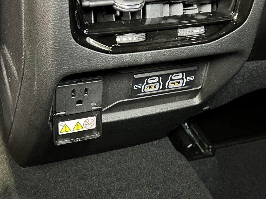 new 2025 Jeep Grand Cherokee car, priced at $40,840