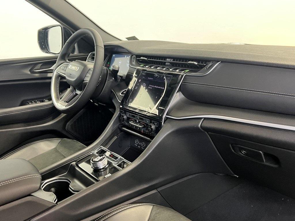 new 2025 Jeep Grand Cherokee car, priced at $40,840