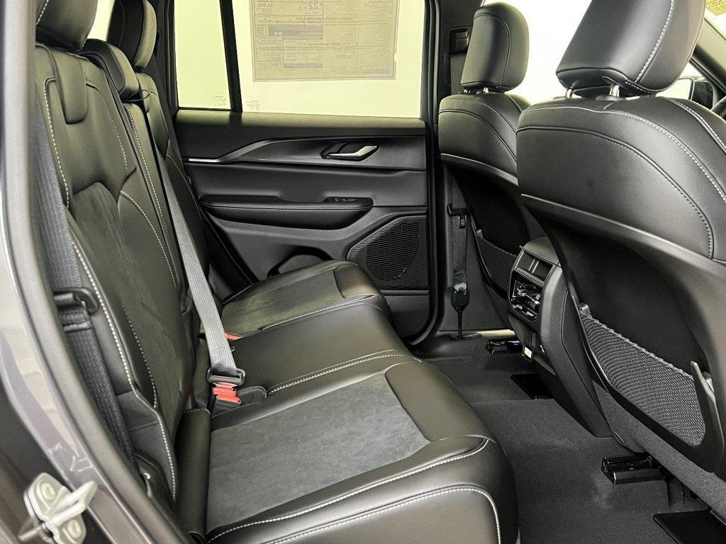 new 2025 Jeep Grand Cherokee car, priced at $40,840