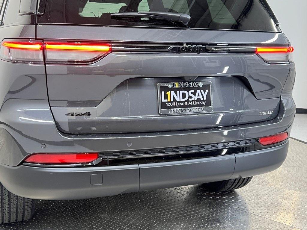new 2025 Jeep Grand Cherokee car, priced at $40,840