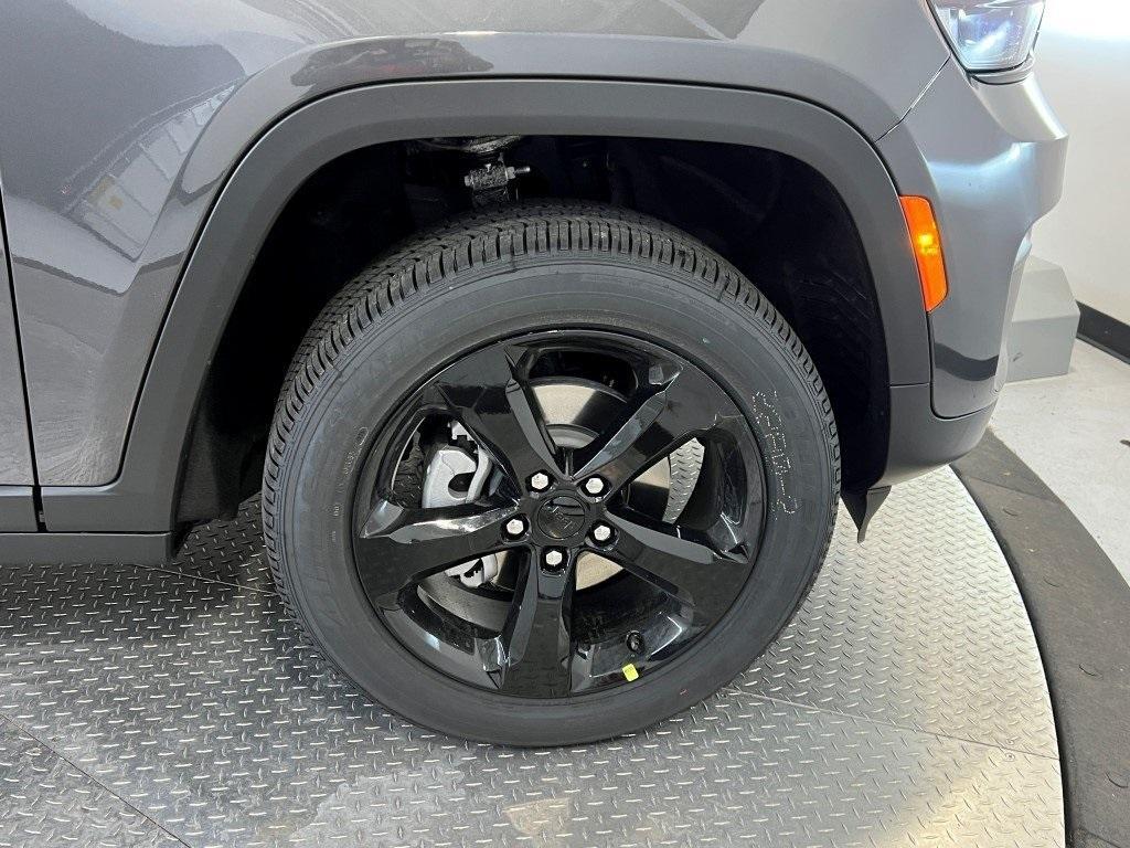 new 2025 Jeep Grand Cherokee car, priced at $40,840