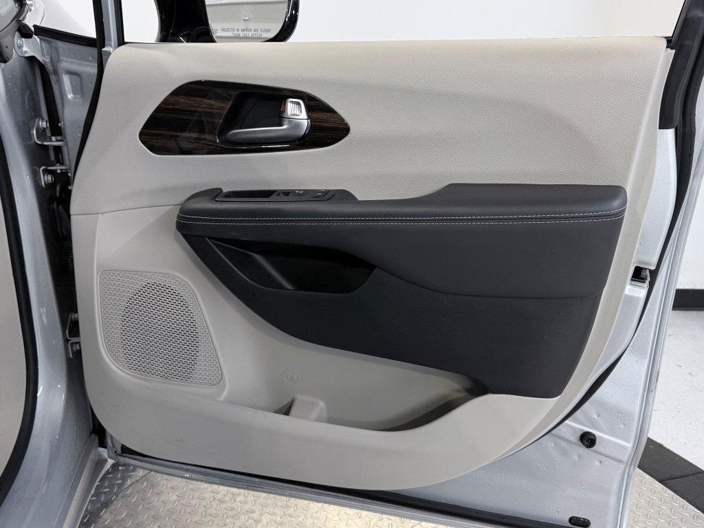 used 2024 Chrysler Pacifica car, priced at $36,000