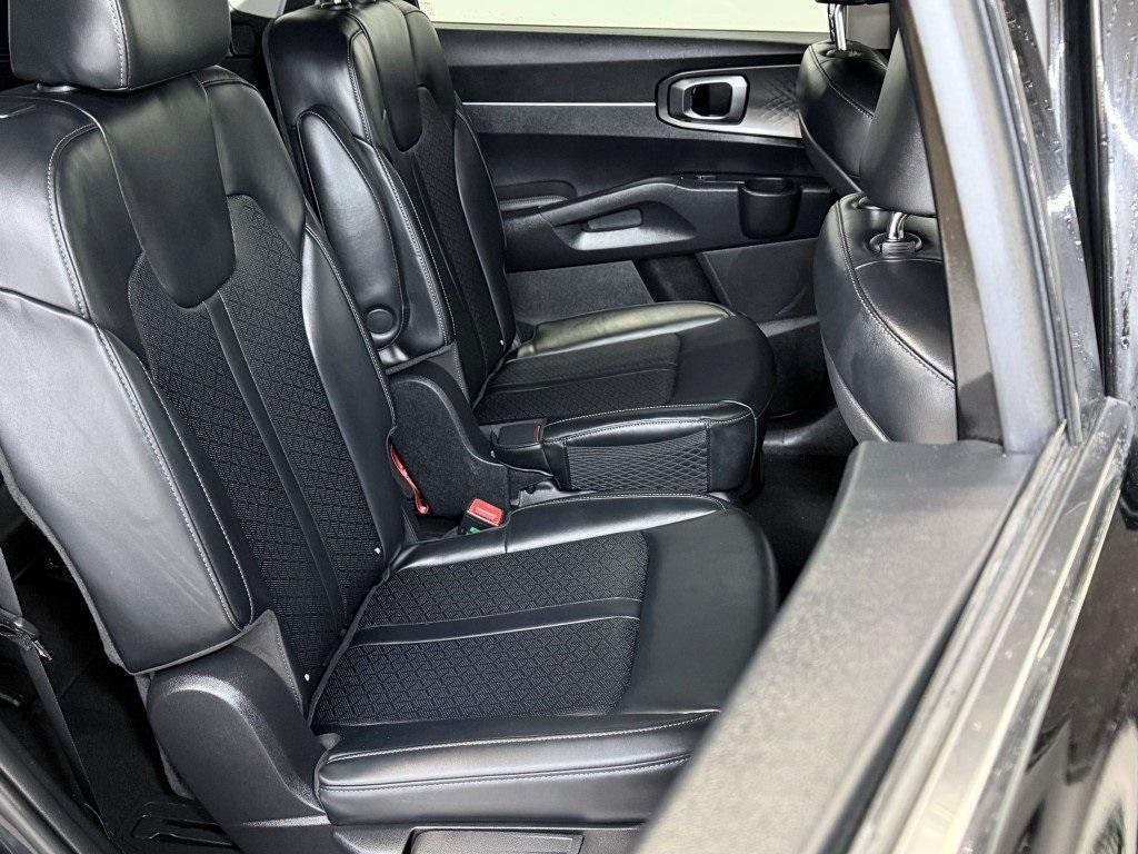 used 2023 Kia Sorento Hybrid car, priced at $29,400