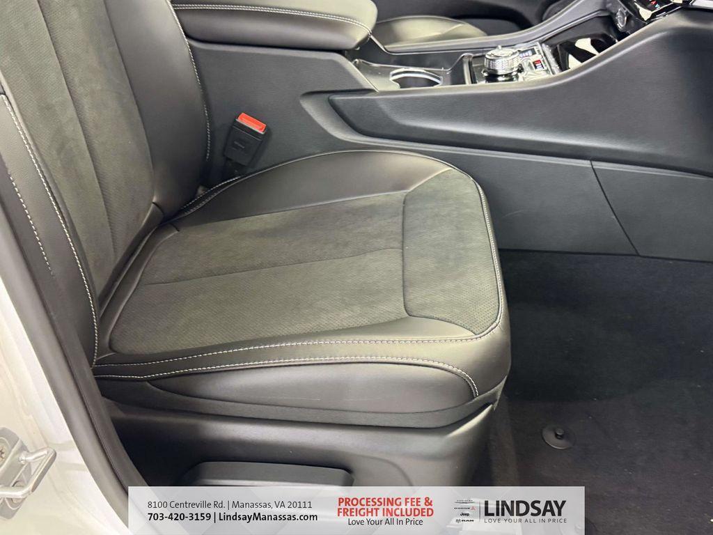 new 2026 Jeep Grand Cherokee car, priced at $45,677