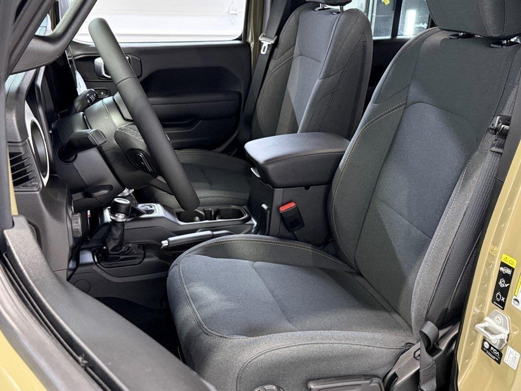 new 2025 Jeep Gladiator car, priced at $40,296