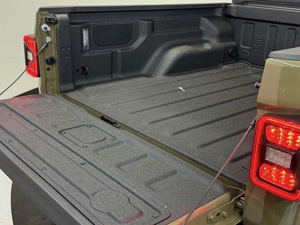 new 2025 Jeep Gladiator car, priced at $40,296