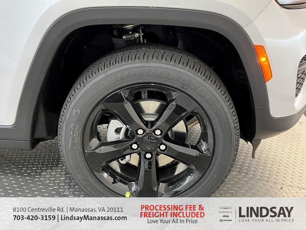 new 2025 Jeep Grand Cherokee car, priced at $39,338