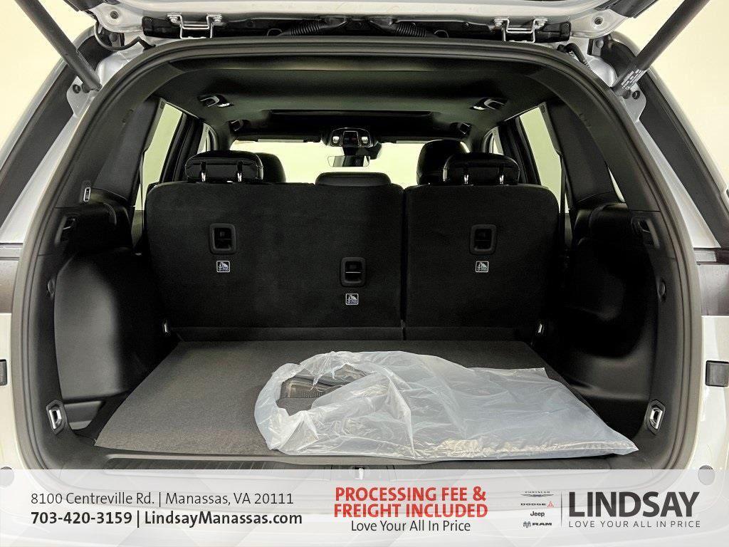 new 2025 Jeep Grand Cherokee car, priced at $39,338