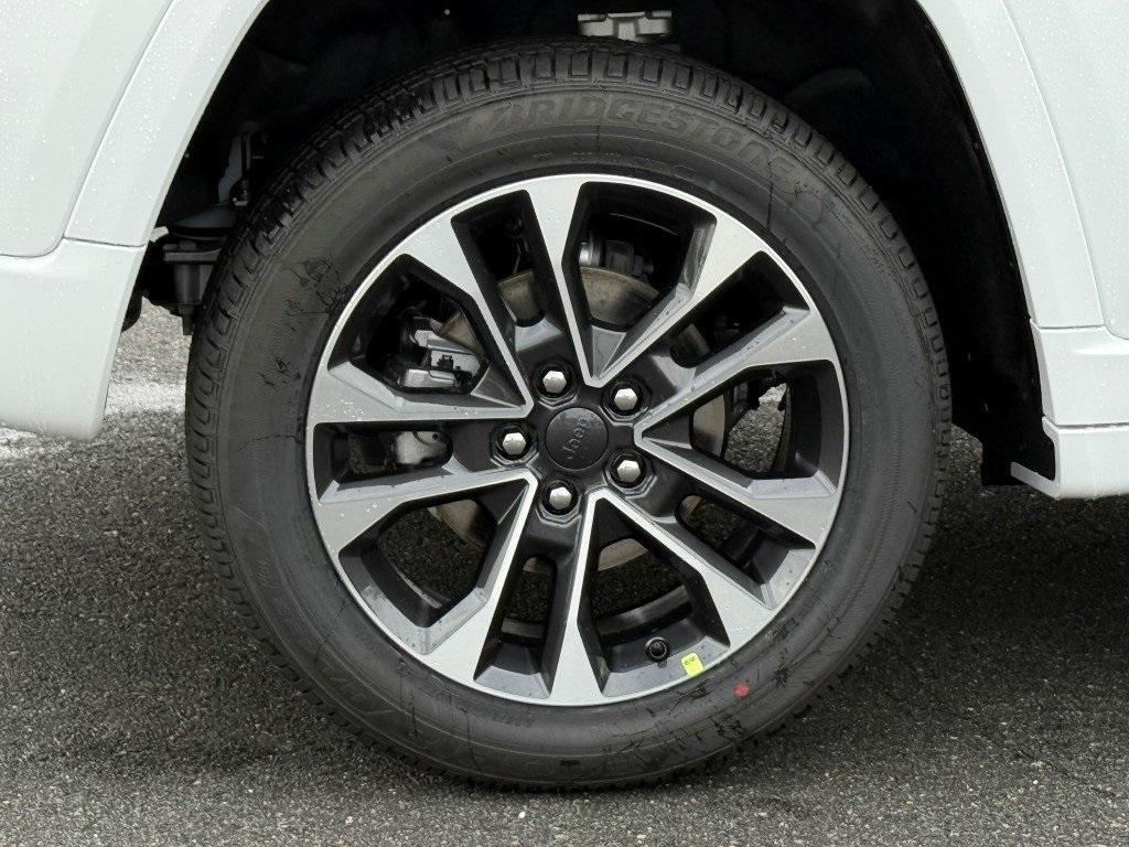 new 2025 Jeep Grand Cherokee car, priced at $54,700