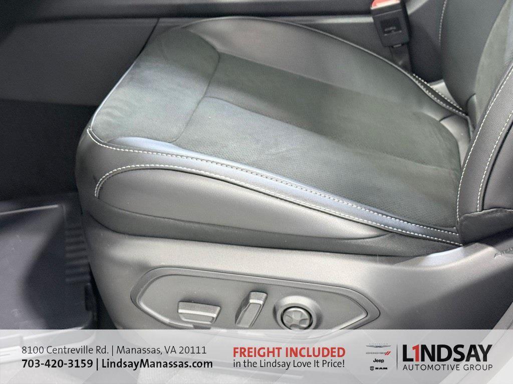 new 2025 Jeep Grand Cherokee car, priced at $38,320