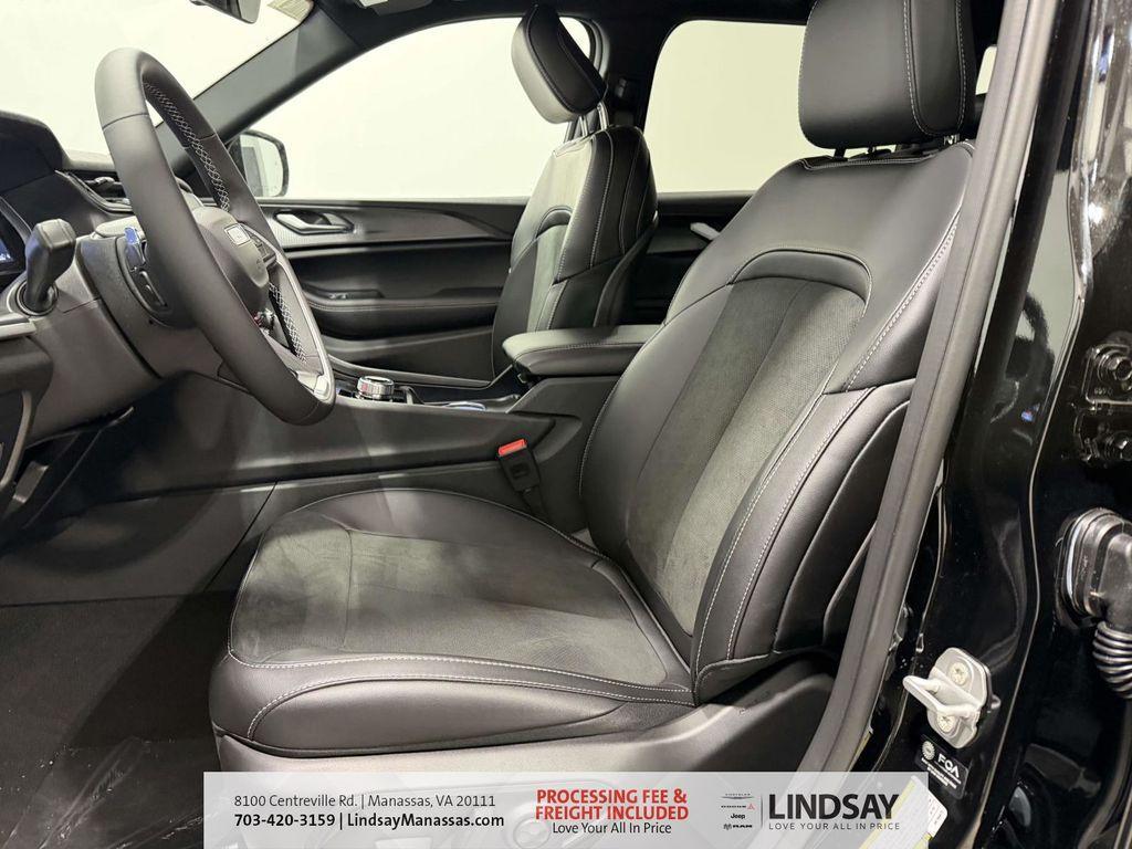 new 2025 Jeep Grand Cherokee car, priced at $39,838