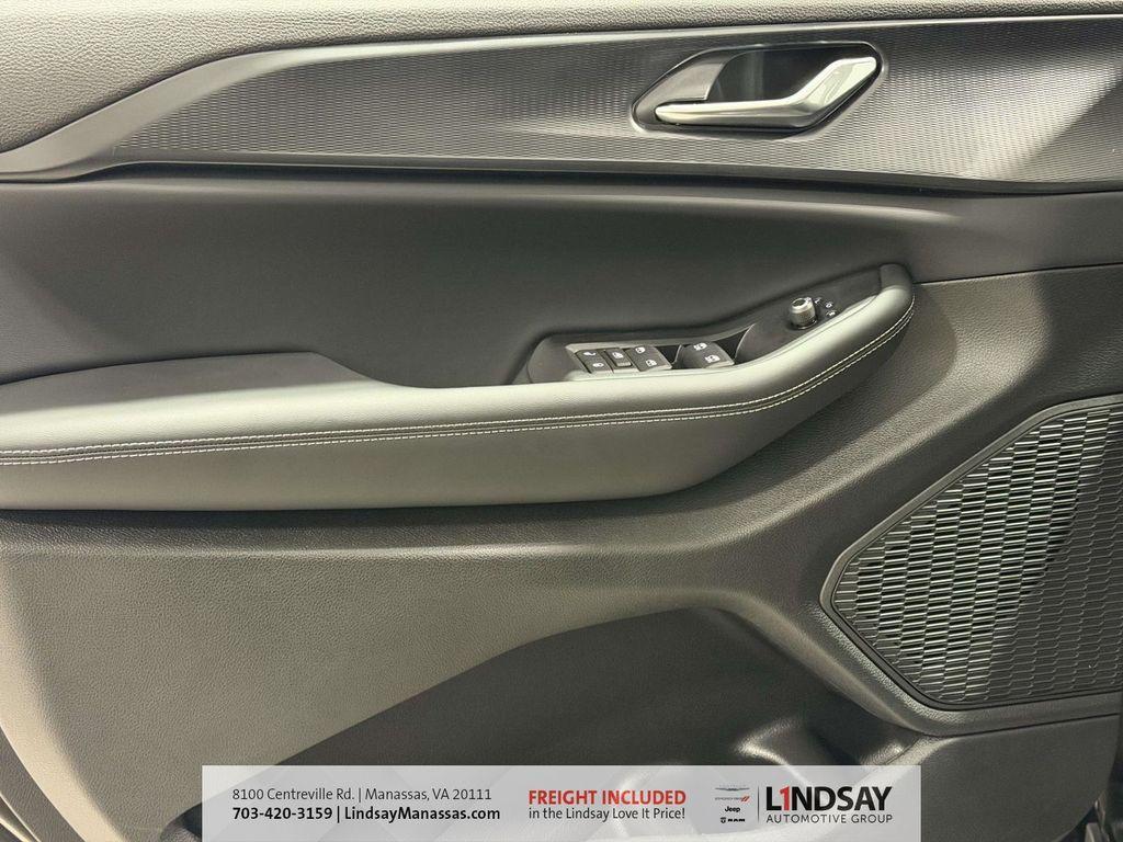 new 2025 Jeep Grand Cherokee car, priced at $38,338