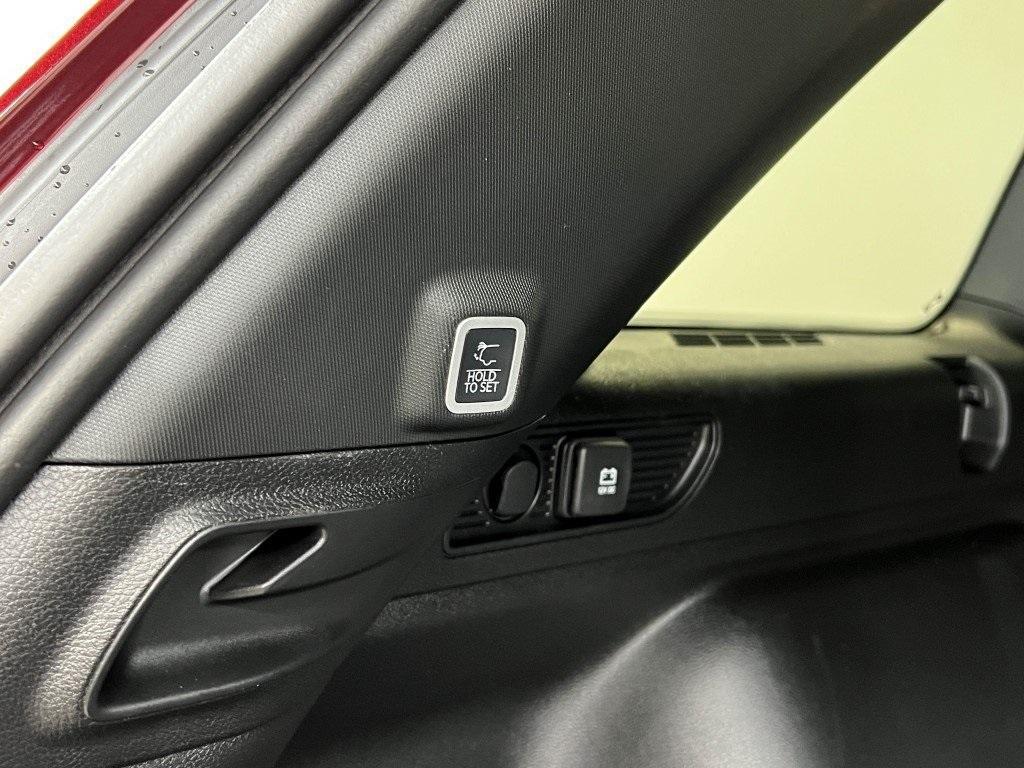 new 2025 Jeep Grand Cherokee car, priced at $40,252