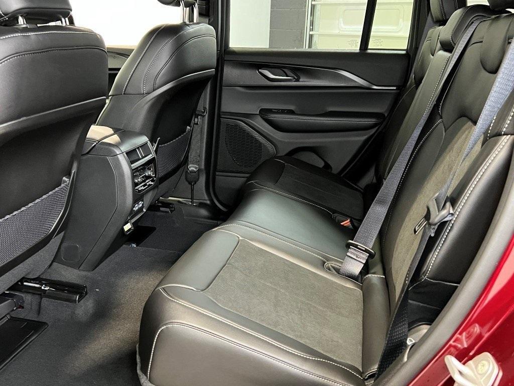 new 2025 Jeep Grand Cherokee car, priced at $40,252