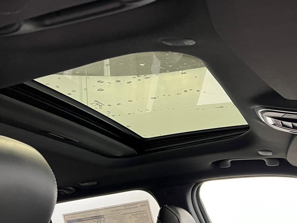 new 2025 Jeep Grand Cherokee car, priced at $40,252