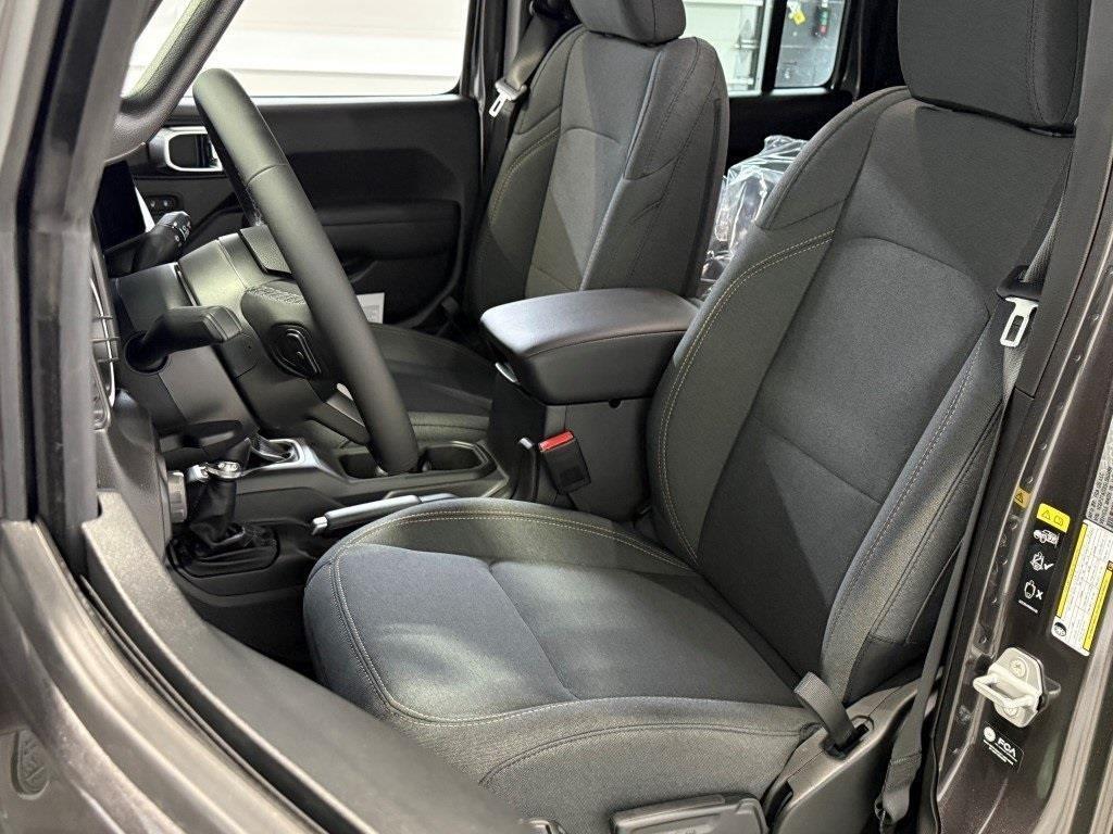 new 2025 Jeep Gladiator car, priced at $40,296