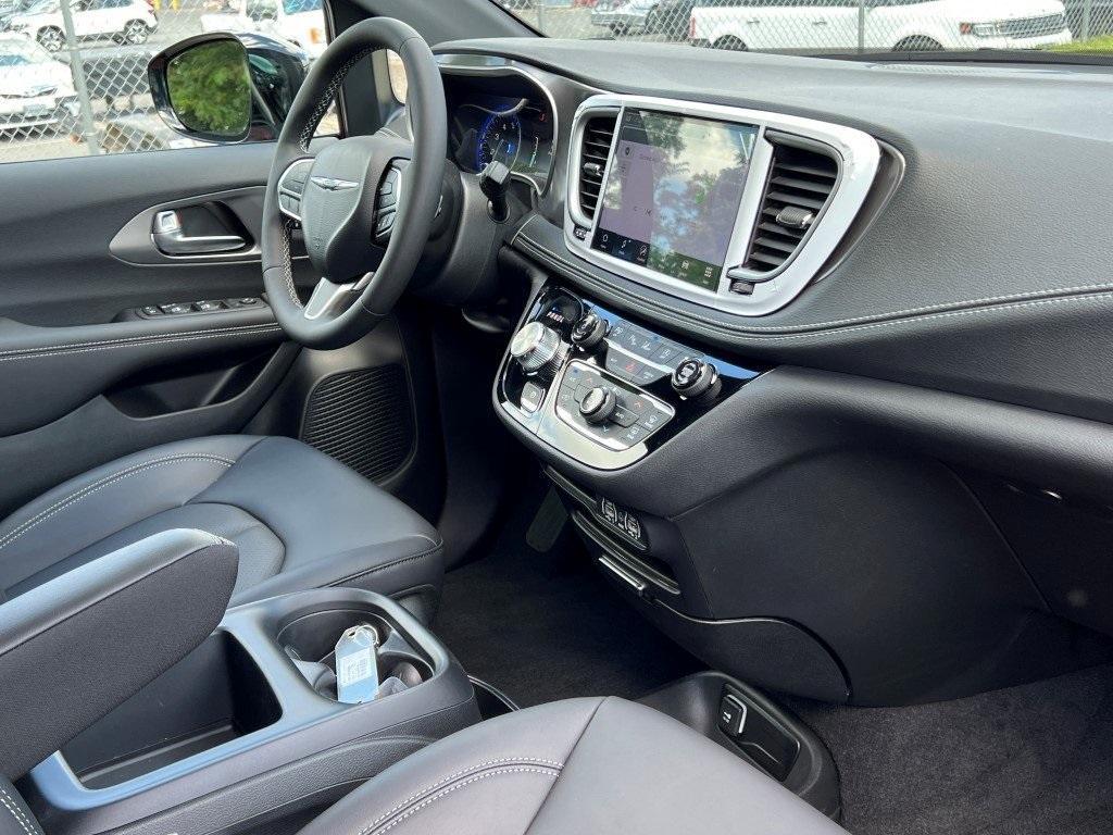 new 2025 Chrysler Pacifica car, priced at $43,060