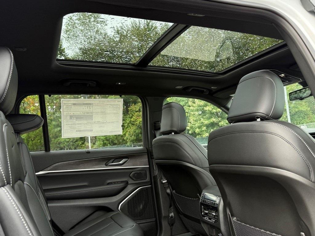 new 2025 Jeep Grand Cherokee L car, priced at $47,700