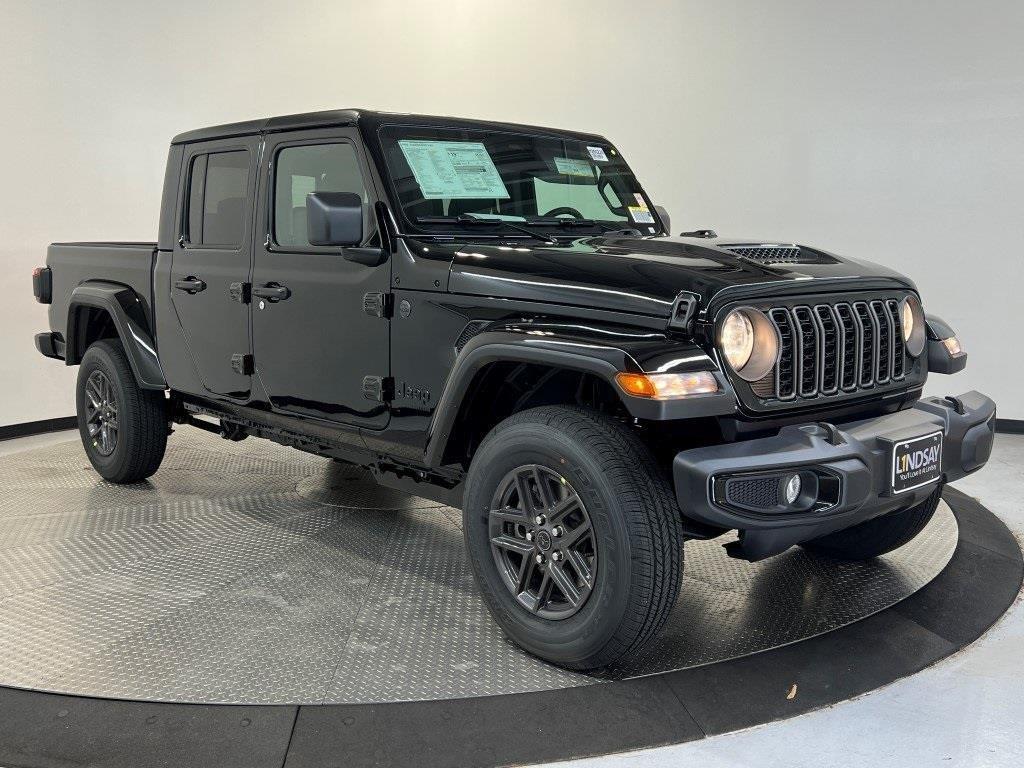new 2026 Jeep Gladiator car, priced at $45,971
