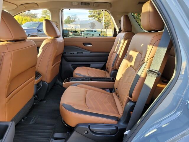 new 2025 Nissan Pathfinder car, priced at $42,333