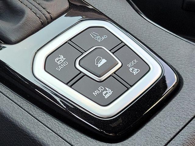 new 2026 Nissan Frontier car, priced at $38,704