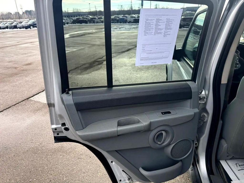 used 2007 Jeep Commander car, priced at $3,795