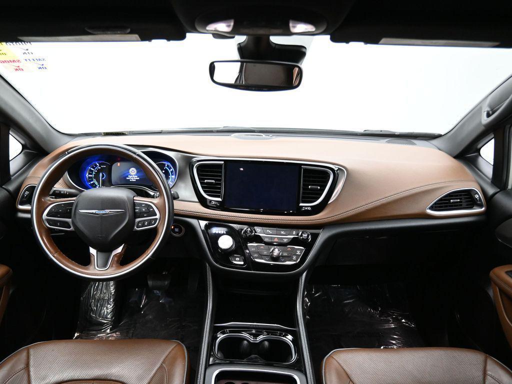 used 2021 Chrysler Pacifica Hybrid car, priced at $25,621