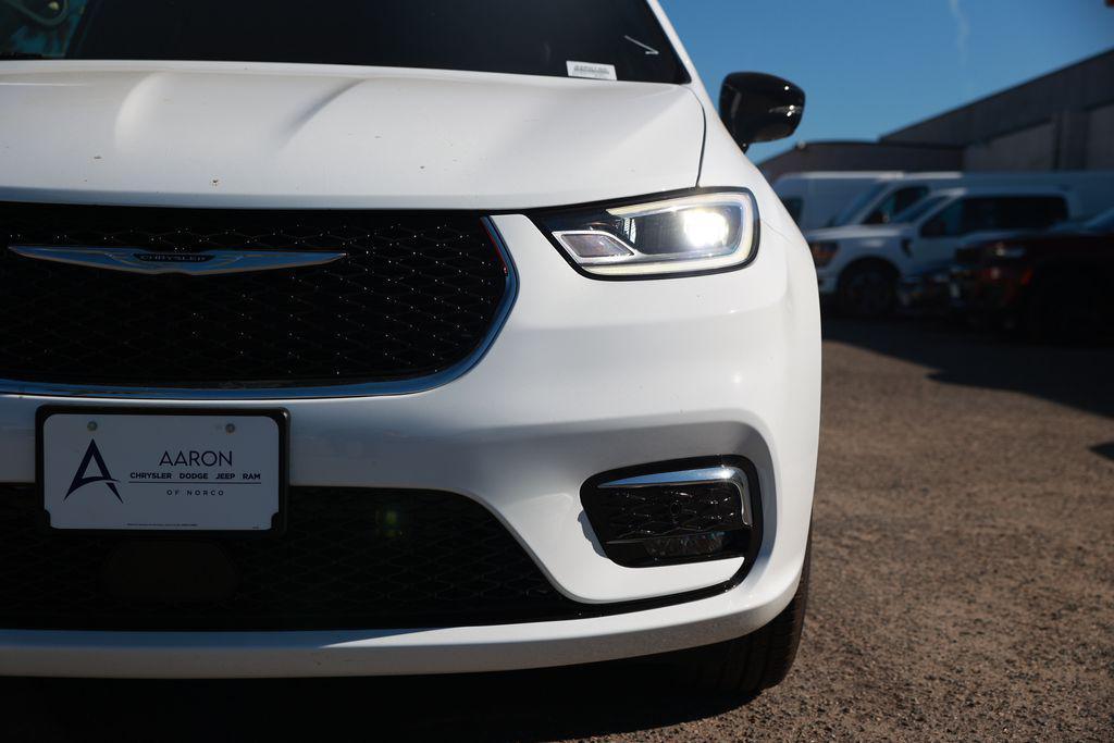 new 2026 Chrysler Pacifica car, priced at $56,775