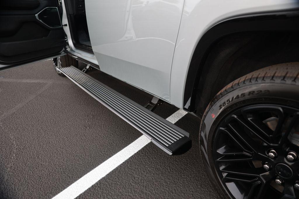 new 2026 Jeep Grand Wagoneer L car, priced at $85,555