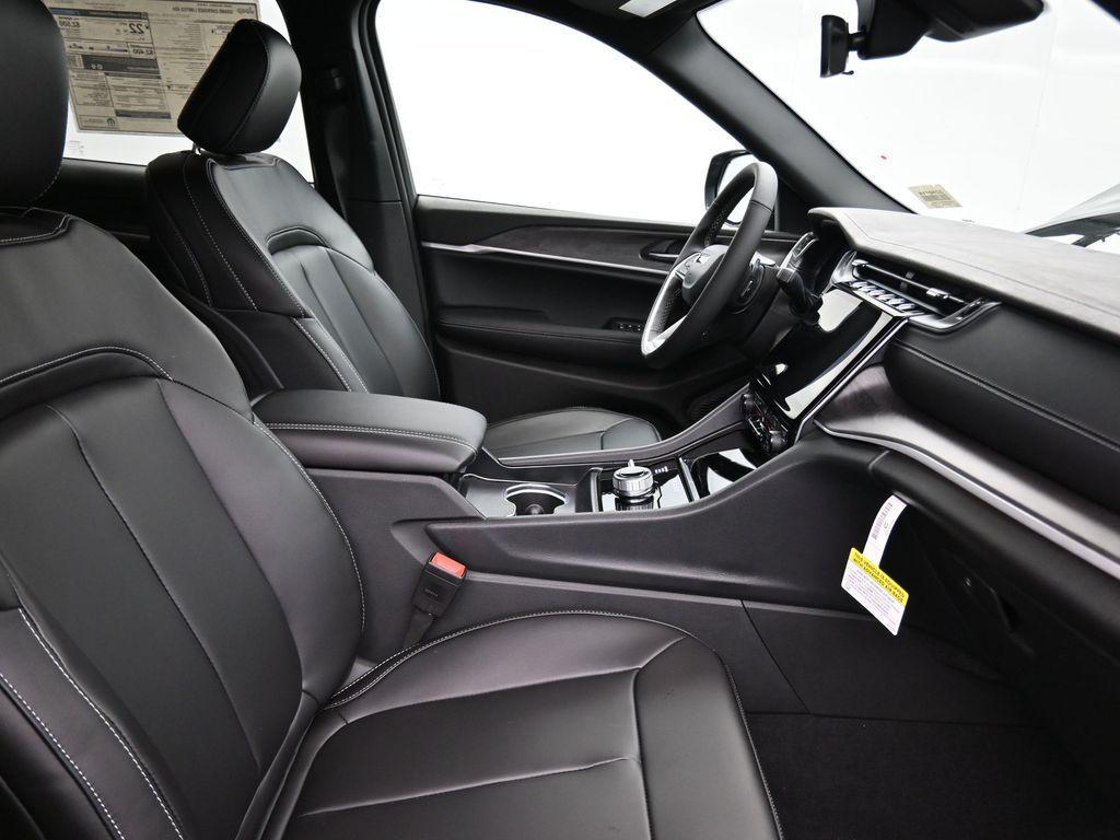 new 2025 Jeep Grand Cherokee car, priced at $45,485
