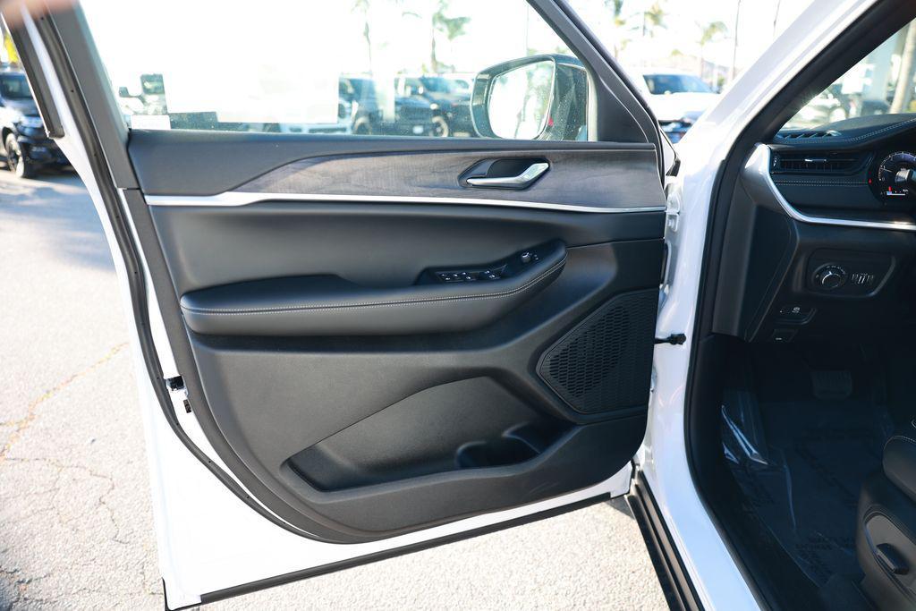 new 2026 Jeep Grand Cherokee car, priced at $44,555