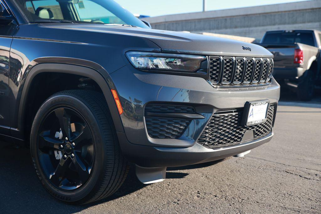 new 2025 Jeep Grand Cherokee car, priced at $38,874