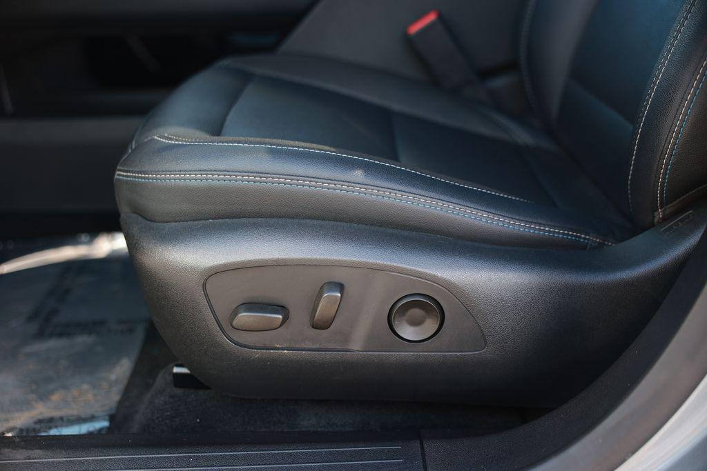 used 2025 Chevrolet Equinox EV car, priced at $22,655