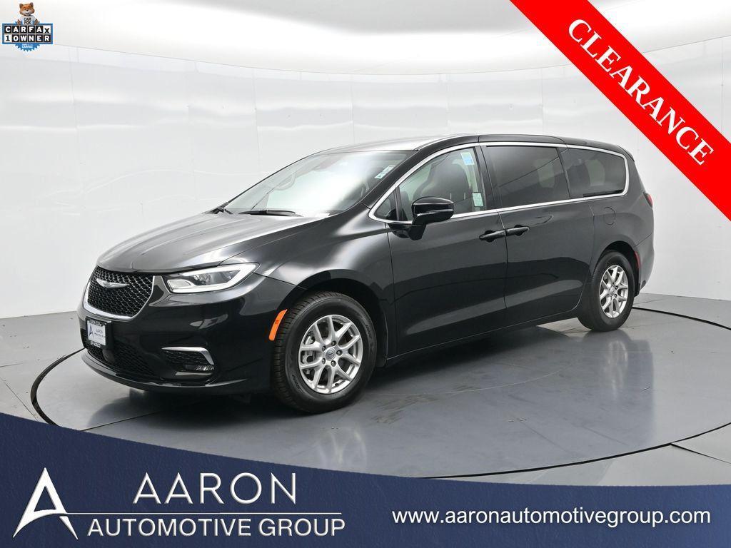 used 2024 Chrysler Pacifica car, priced at $27,000