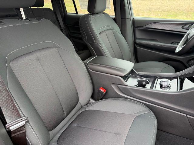 new 2026 Jeep Grand Cherokee car, priced at $42,416
