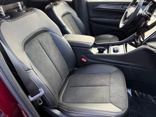 new 2025 Jeep Grand Cherokee car, priced at $45,987