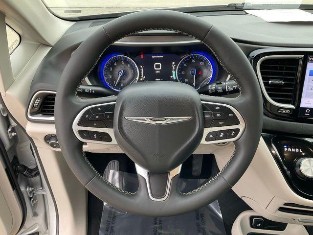 used 2024 Chrysler Pacifica car, priced at $26,500