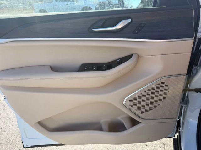 new 2025 Jeep Grand Cherokee car, priced at $47,500