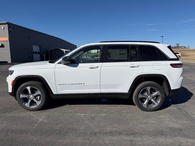 new 2025 Jeep Grand Cherokee car, priced at $44,550