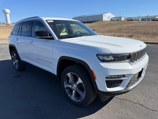 new 2025 Jeep Grand Cherokee car, priced at $44,550