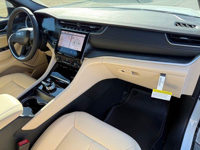 new 2025 Jeep Grand Cherokee car, priced at $44,550